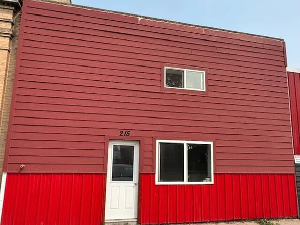 215 4th St W, Finley, ND 58230
