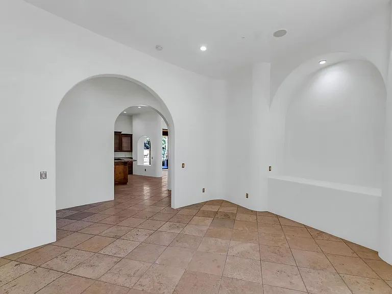 14022 N 83rd St — Photo 12
