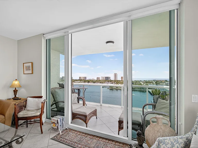 2640 Lake Shore Dr #1716 — Photo 16