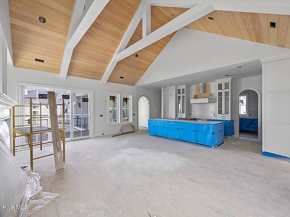 3rd image of 333 Airlie Road