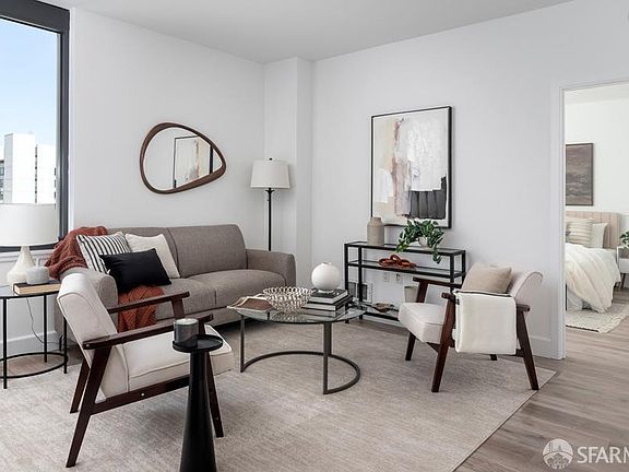 2nd image of 260 King St Unit 637