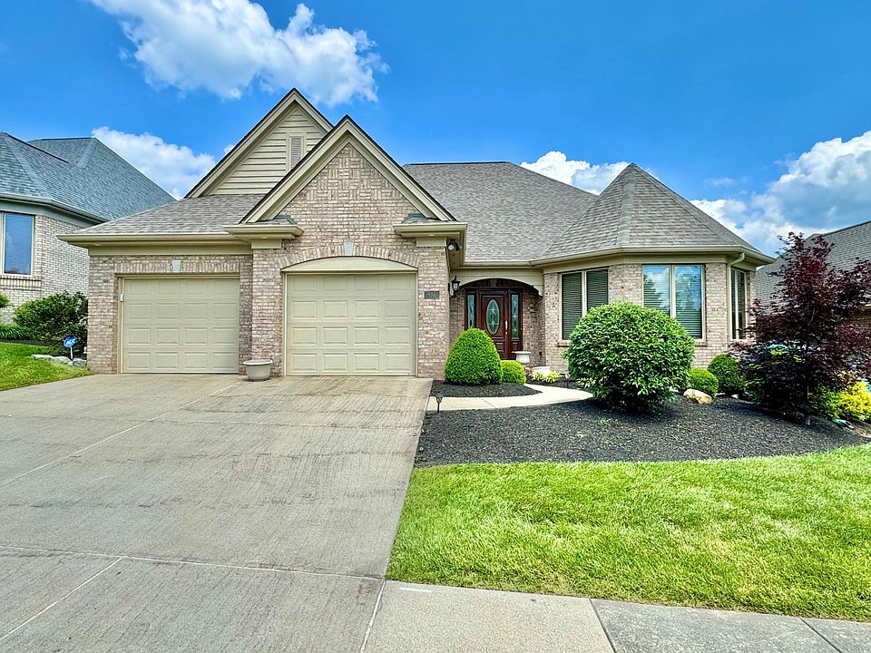 1st image of 886 Woodbury Dr