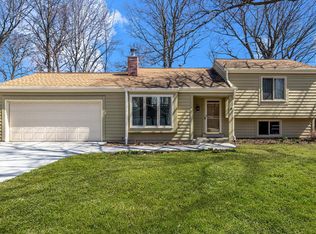 3240 S Manor Dr, New Berlin, WI 53151