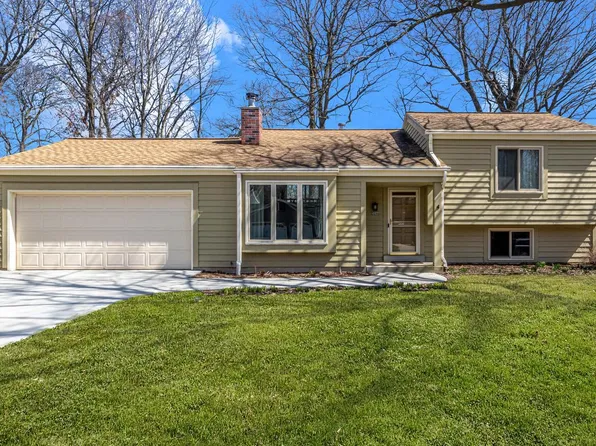 3240 South Manor DRIVE, New Berlin, WI 53151