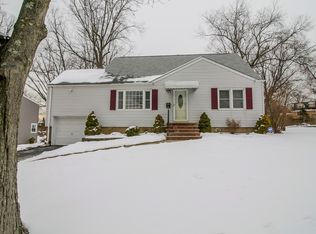 29 Lee Dr, West Caldwell, NJ 07006