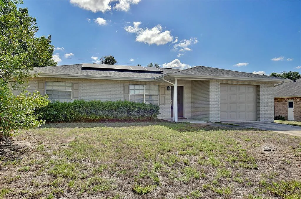 2 bed, 2.0 bath, 1038 sqft, $1,975 — Photo 2