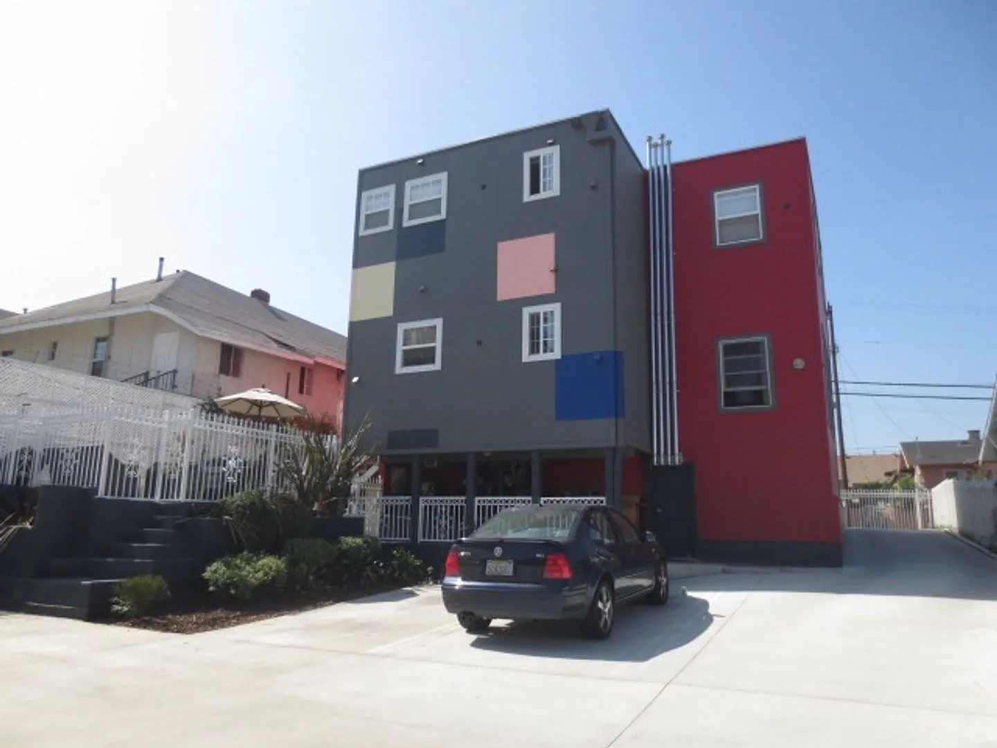Gated Remodeled & Redesigned Modern Fourplex - 2 bd + bonus Storage room - Wood Floors - Washer &... — Photo 4