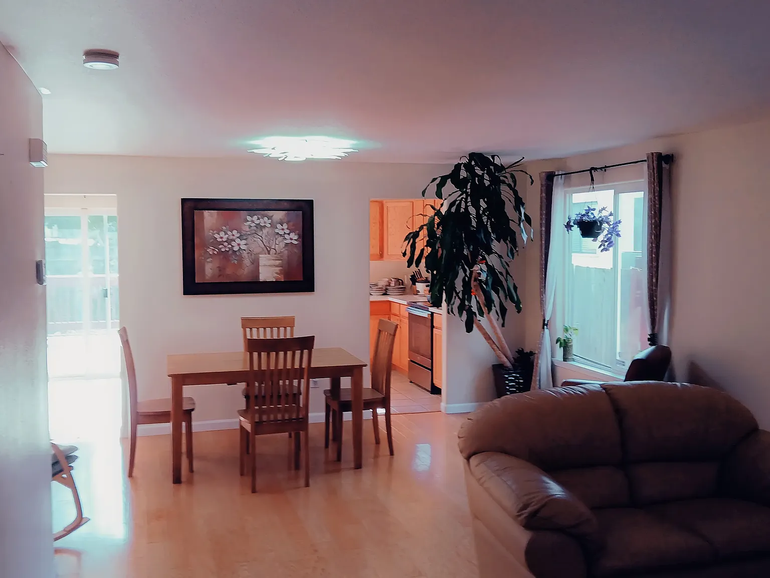 3 bed, 2.5 bath, 1607 sqft, $2,550 — Photo 2