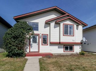 28 S Hunter Rd, Sylvan Lake, AB T4S2L6