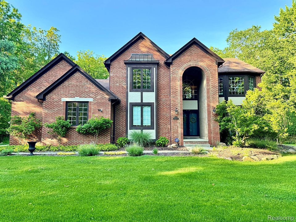 1st image of 30400 Helmandale Dr
