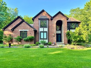 30400 Helmandale Dr, Franklin, MI