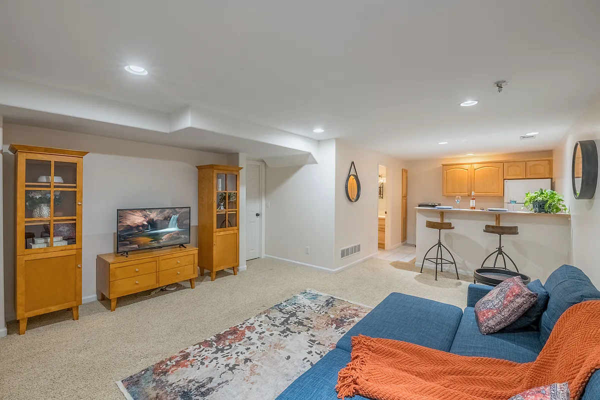 Building Photo - Bluestem Ct