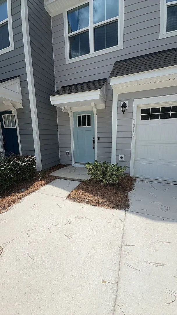 3 Bedroom, 2.5 Bathroom Townhome in Crescent Cove - Summerville — Photo 1
