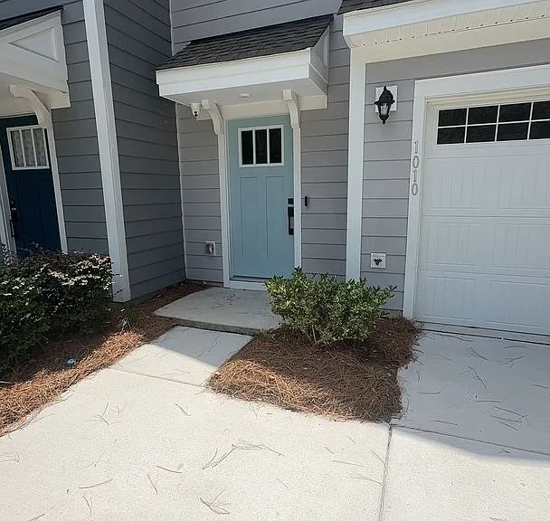1010 Crescent Cove Ln — Photo 1
