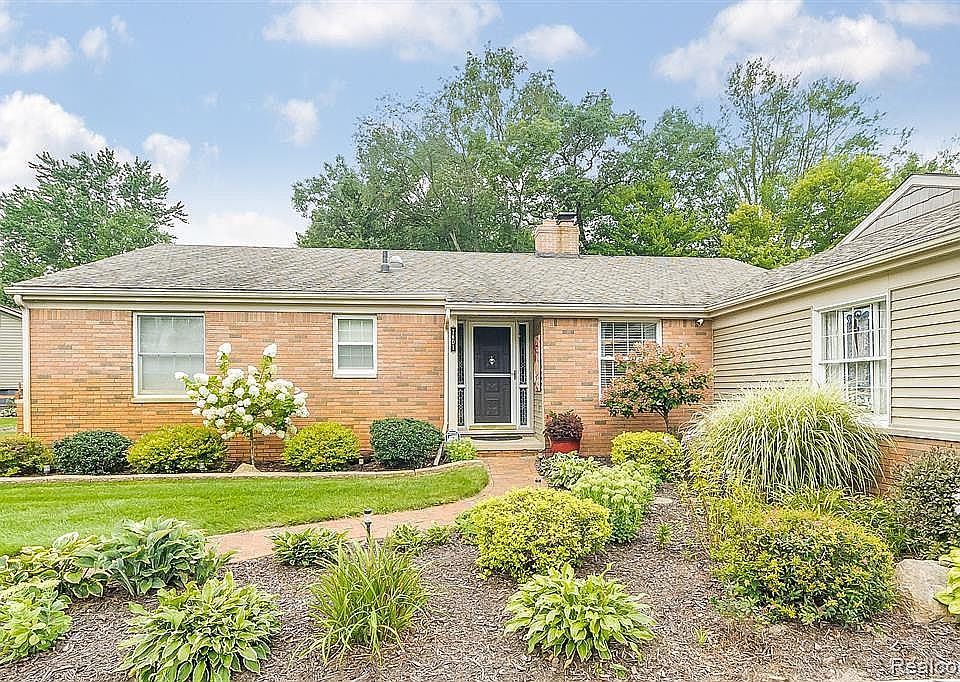 2nd image of 7601 Brookview Dr