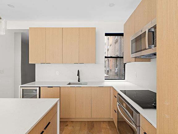4th image of 211 W 85th St APT 3W