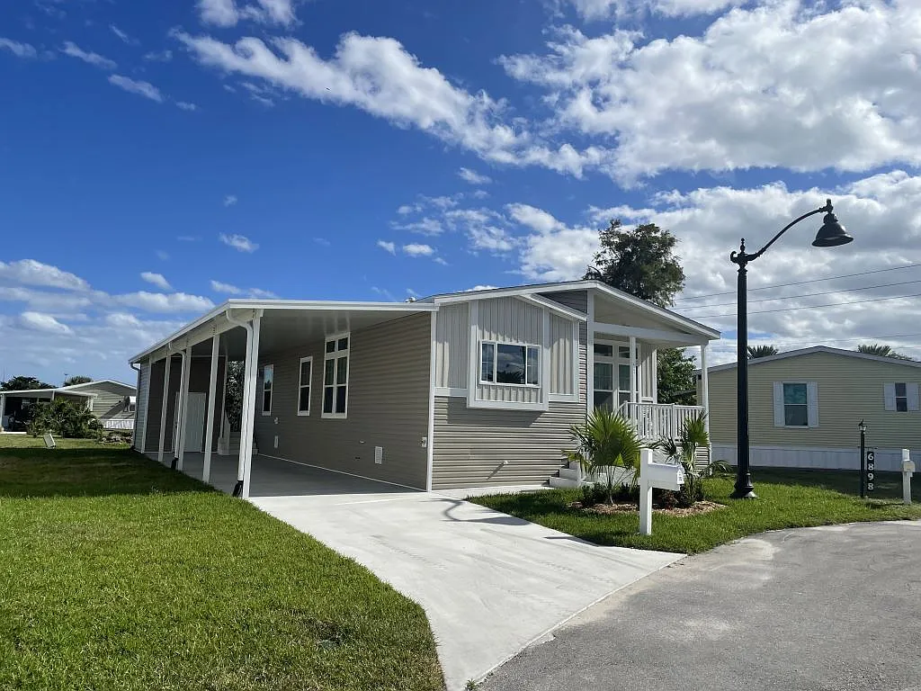 3 bed, 2.0 bath, 1356 sqft, $2,000 — Photo 4