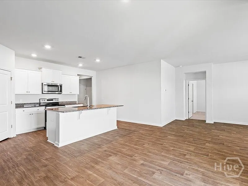 4 bed, 2.0 bath, 1774 sqft, $2,300 — Photo 4