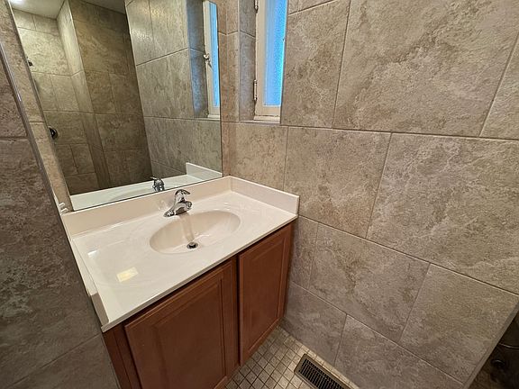 5th image of 59 & 61 Chittenden Ave #B