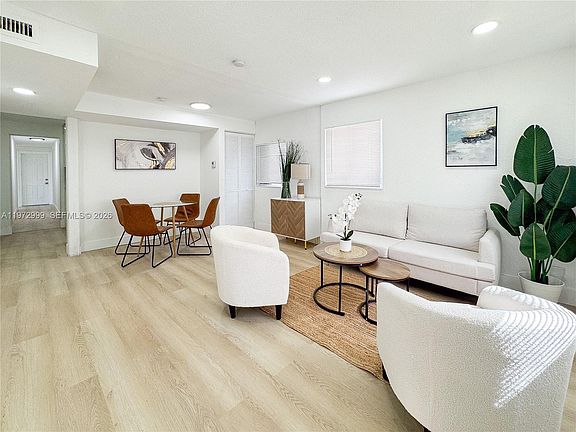 3rd image of 5615 SW 40th St