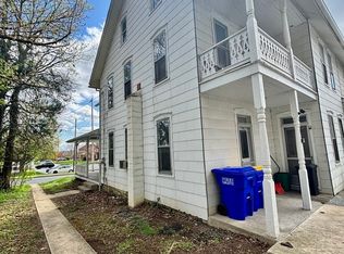 17 W Cottage Ave, Millersville, PA 17551