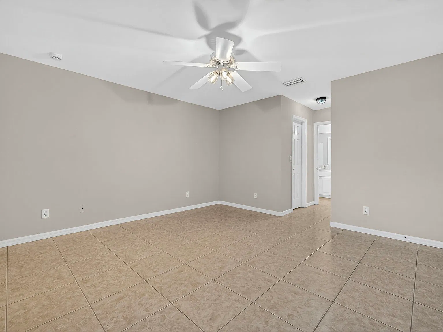 4 bed, 1731 sqft, $1,950 — Photo 3