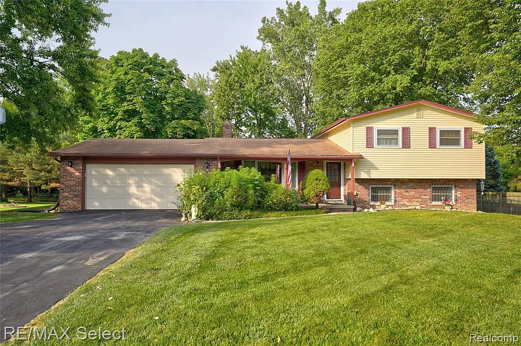 2420 Rushbrook Dr photo 1