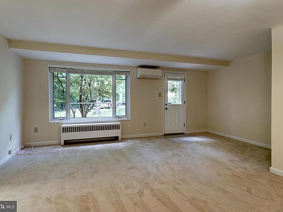 5th image of 10410 Montrose Ave APT 1
