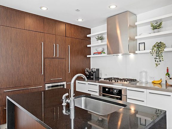 3rd image of 133 W 22nd St APT 11C