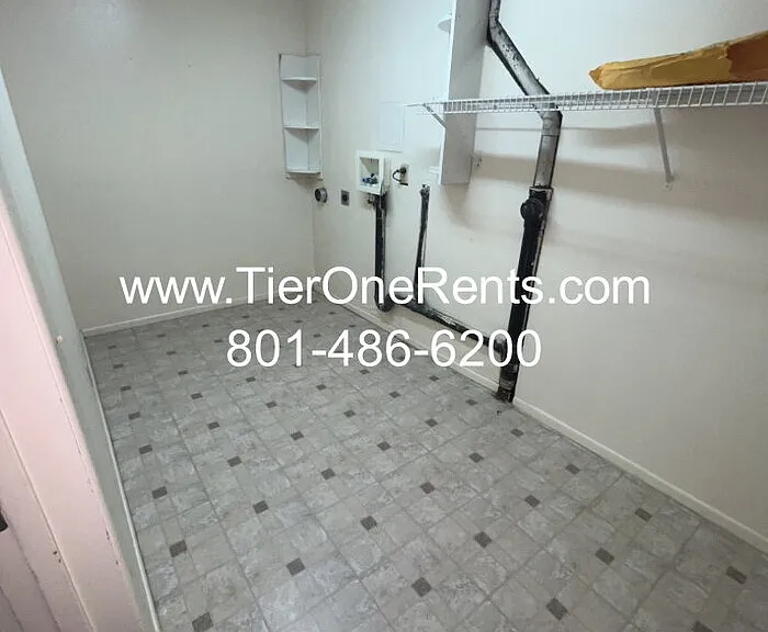619 Angie Cir #619 — Photo 18
