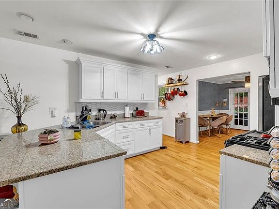 3rd image of 276 Logan St SE