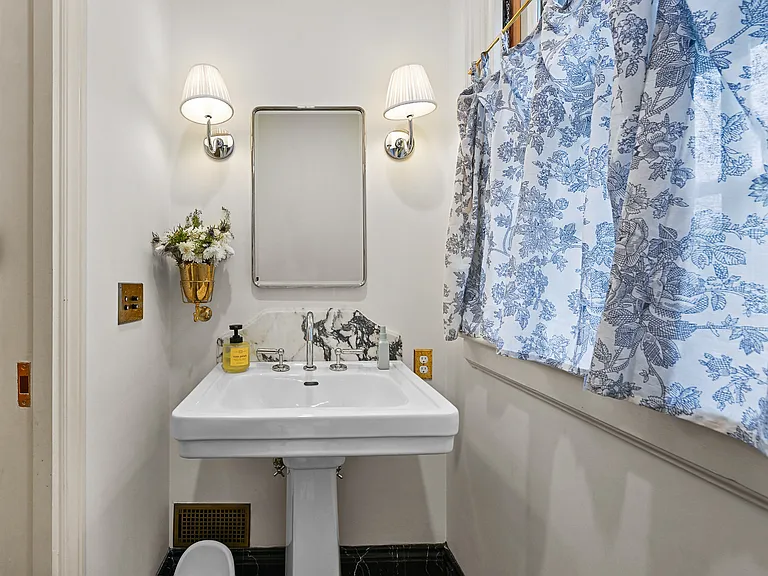 11 Maple Ave — Photo 25