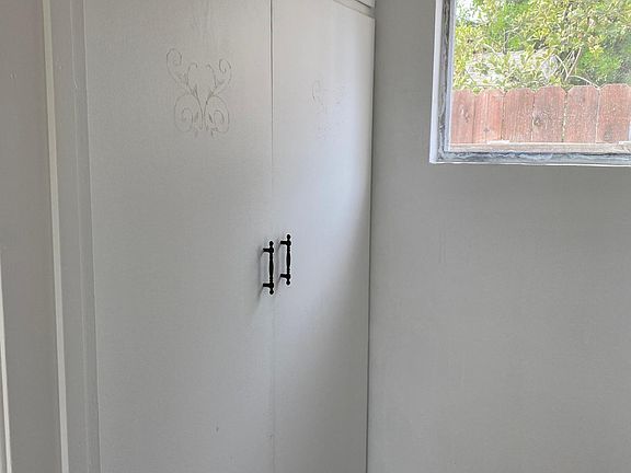 3rd image of 525 E 26th St #1