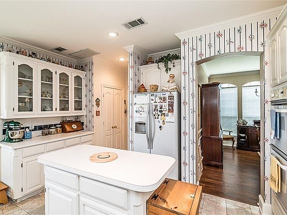 4th image of 4304 Waterford Dr