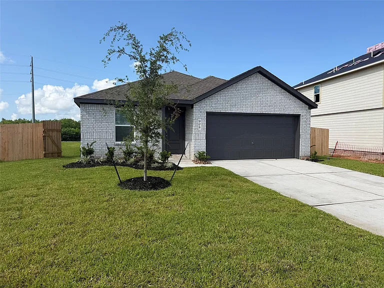 908 Woodhaven Lakes Dr — Photo 1