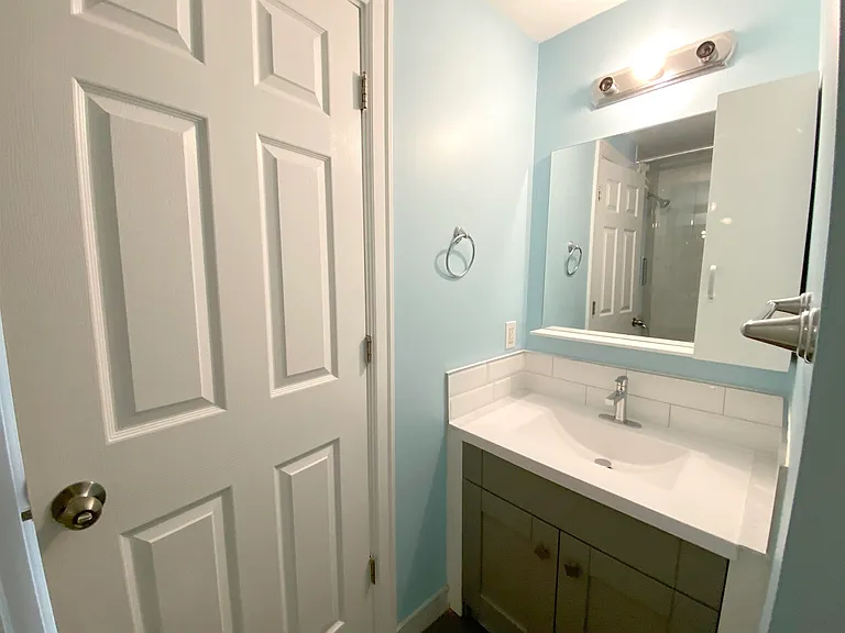 3305B E 25th Ave — Photo 9
