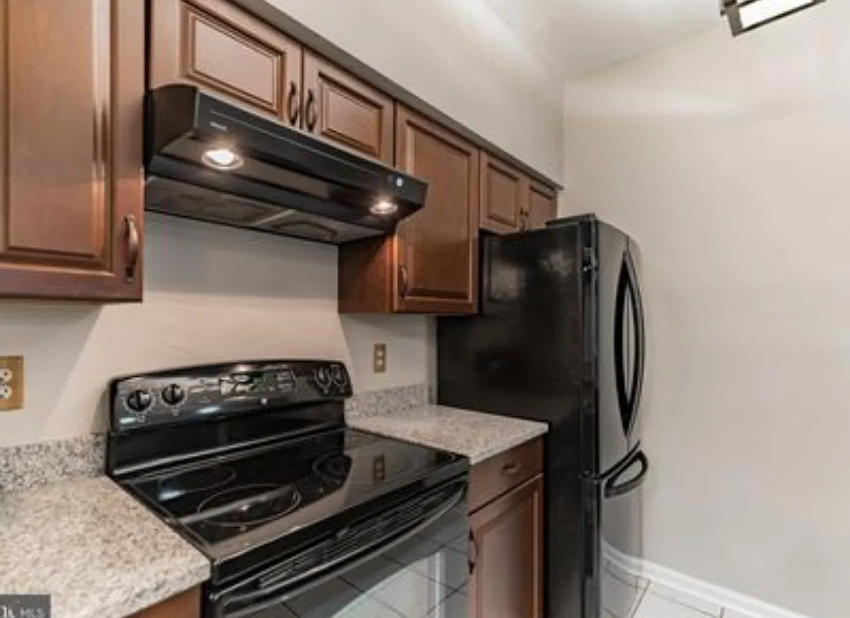 1 bed, 965 sqft, $1,950 — Photo 2