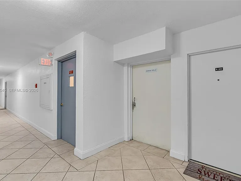 9143 SW 77th Ave #B802 — Photo 2