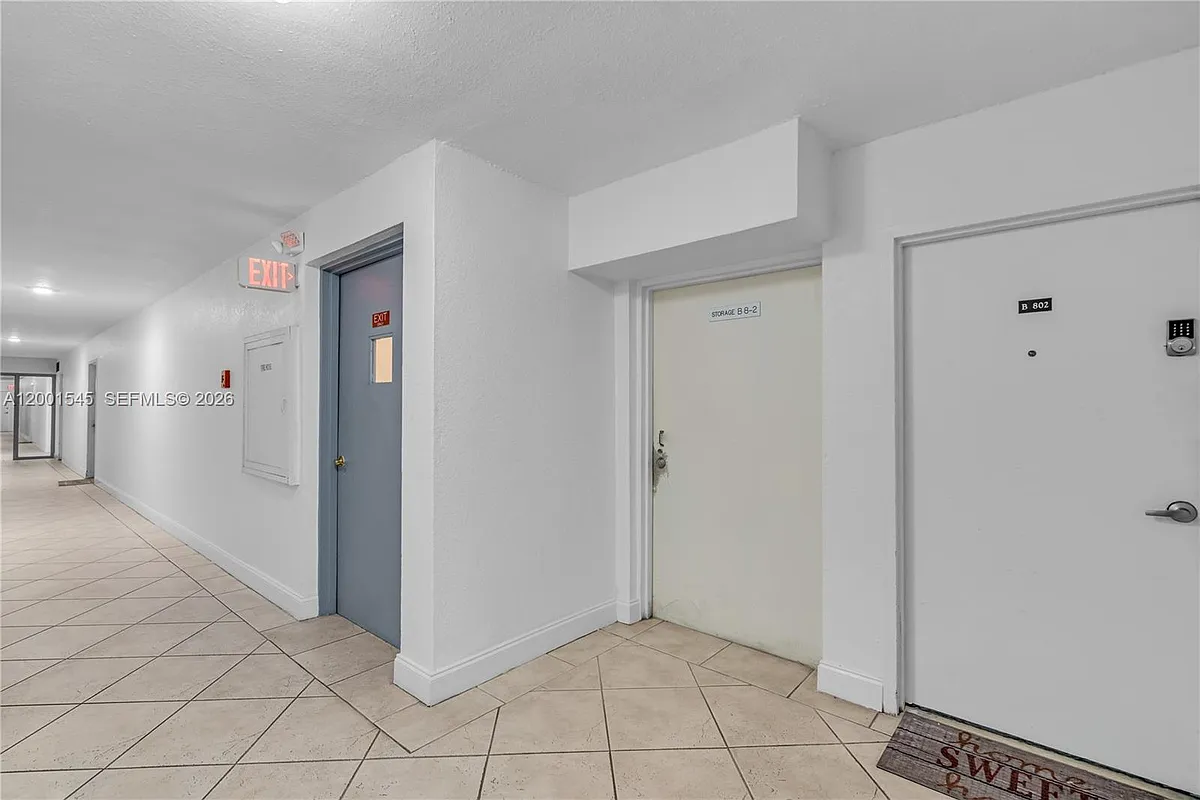 Building Photo - 9143 SW 77th Ave #B802