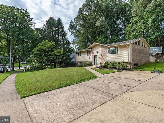 2nd image of 4908 Gainsborough Dr