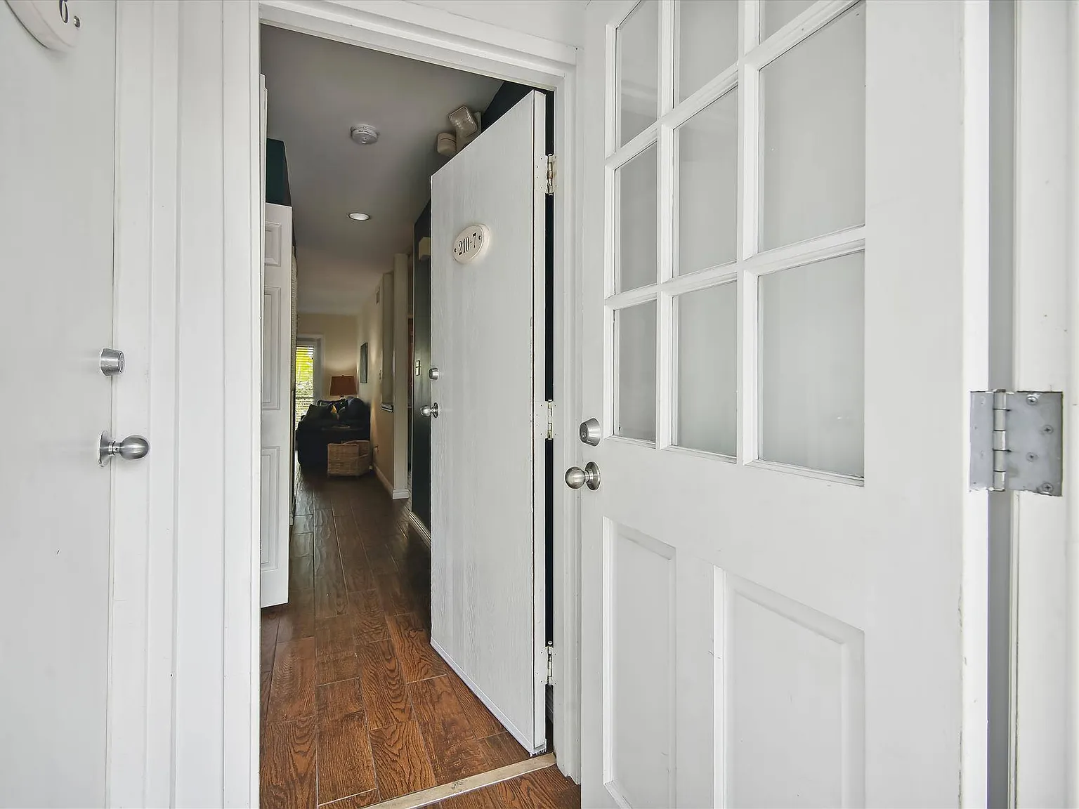 2 bed, 646 sqft, $3,900 — Photo 3