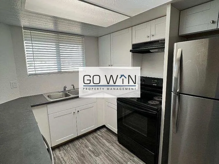 1212 W Mountain View Rd — Photo 4