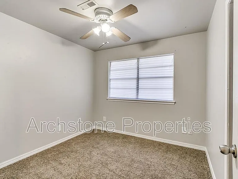 1424 Tanglewood Dr — Photo 23