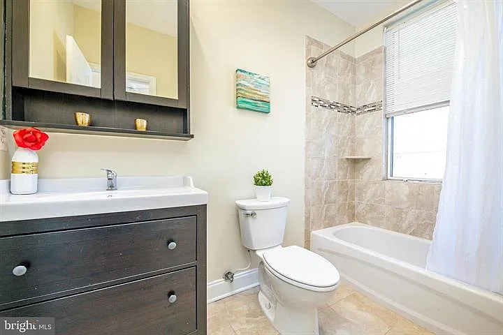 1439 G St NE — Photo 13