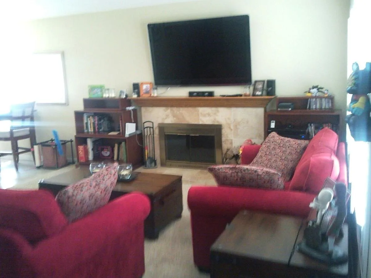 3 bed, 1080 sqft, $2,800 — Photo 2