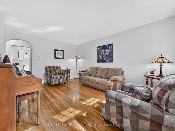 2nd image of 38 Roslin Ave S