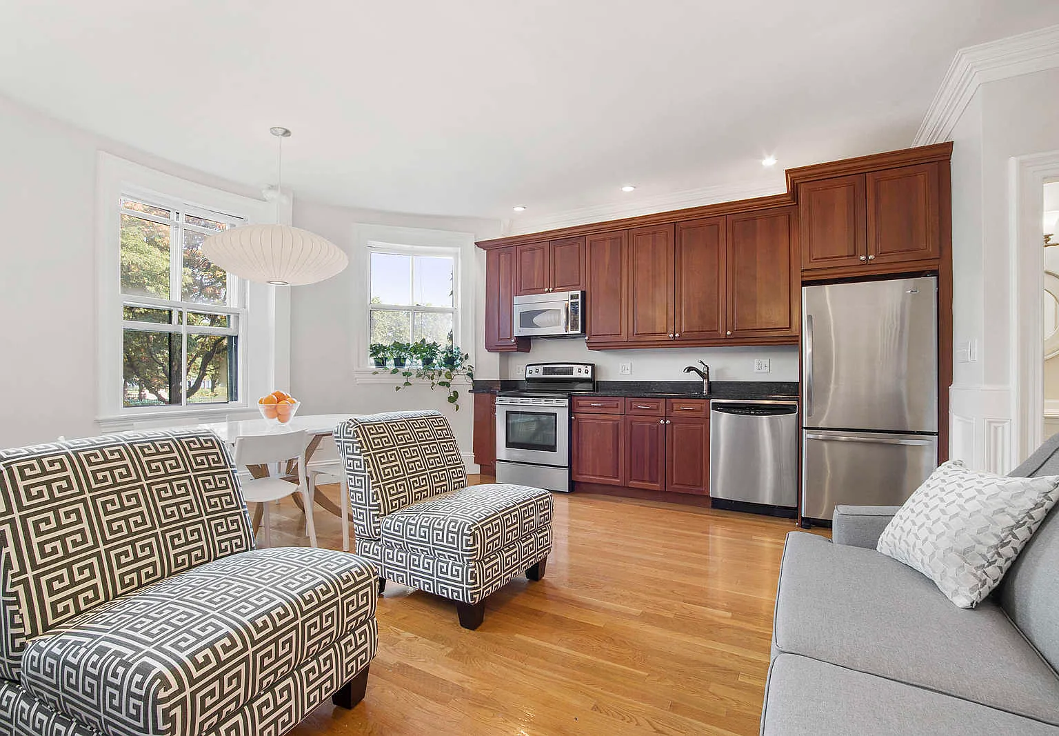 3 bed, $6,000 — Photo 2