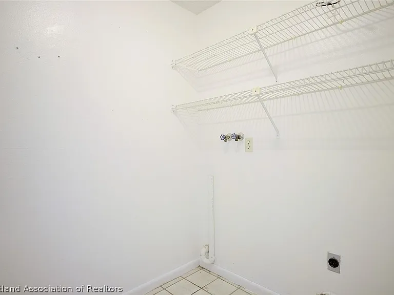 1602 Carrington Ave — Photo 15