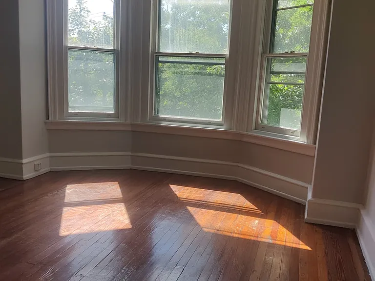 435 E Walnut Ln #1 — Photo 7