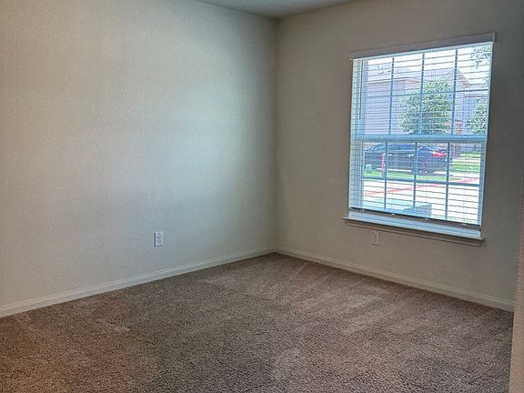 3rd image of 1005 Woodward Ct